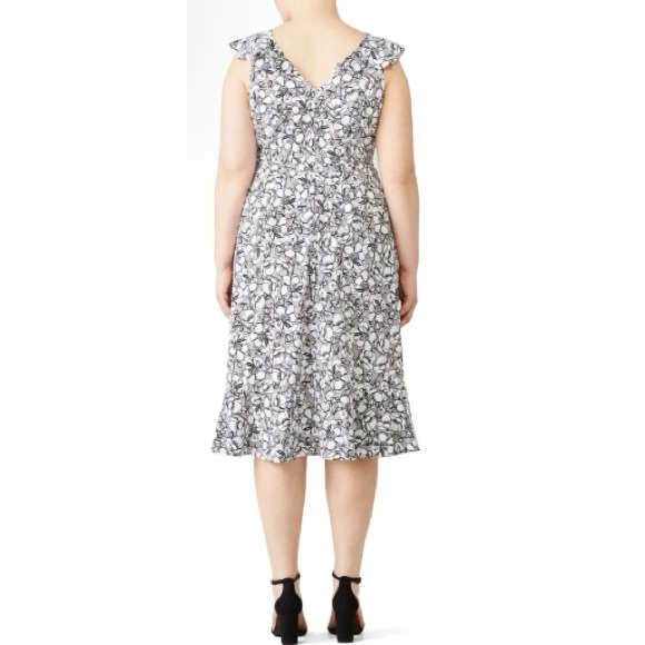 ELOQUII Plus Size Floral Gray and White Flutter Ruffle Sleeve Wrap Dress Sz 22 - Picture 3 of 8